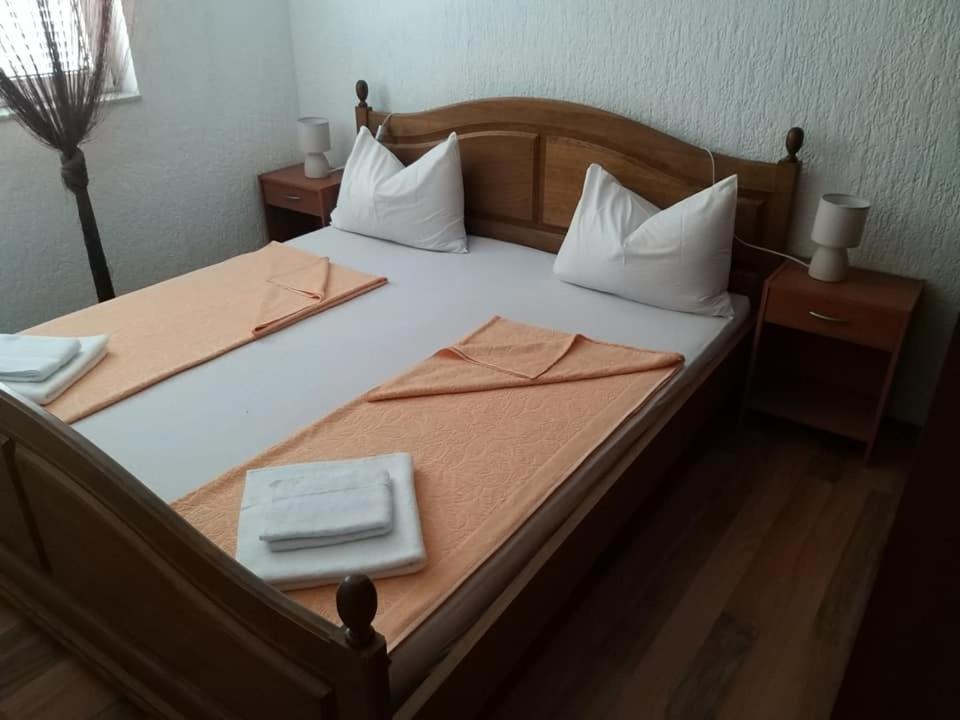 Apartman Zahira Karlobag Buitenkant foto