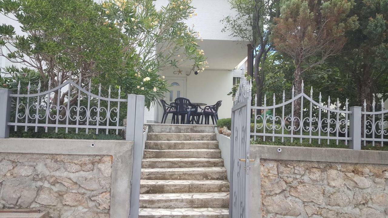 Apartman Zahira Karlobag Buitenkant foto