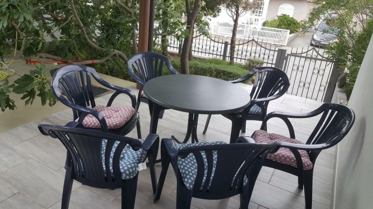 Apartman Zahira Karlobag Buitenkant foto